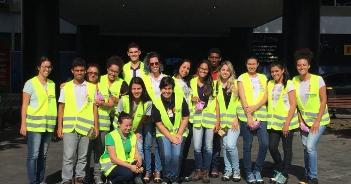 Estudantes da UFRB visitam indústria de pneus em Feira de Santana