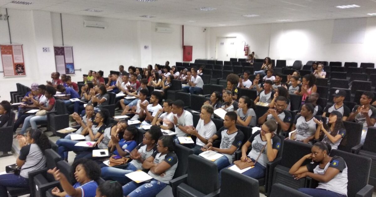 UFRB apresenta cursos de graduação para alunos secundaristas