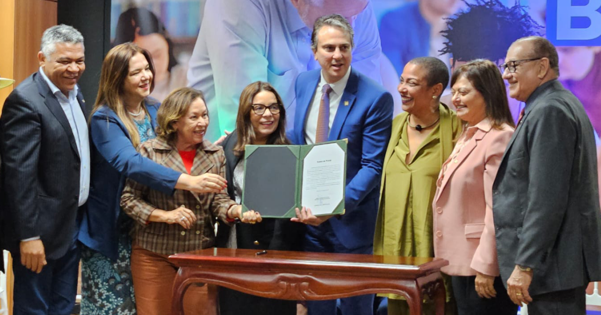 Professora Gina Gonçalves é empossada reitora da UFRB no Ministério da Educação