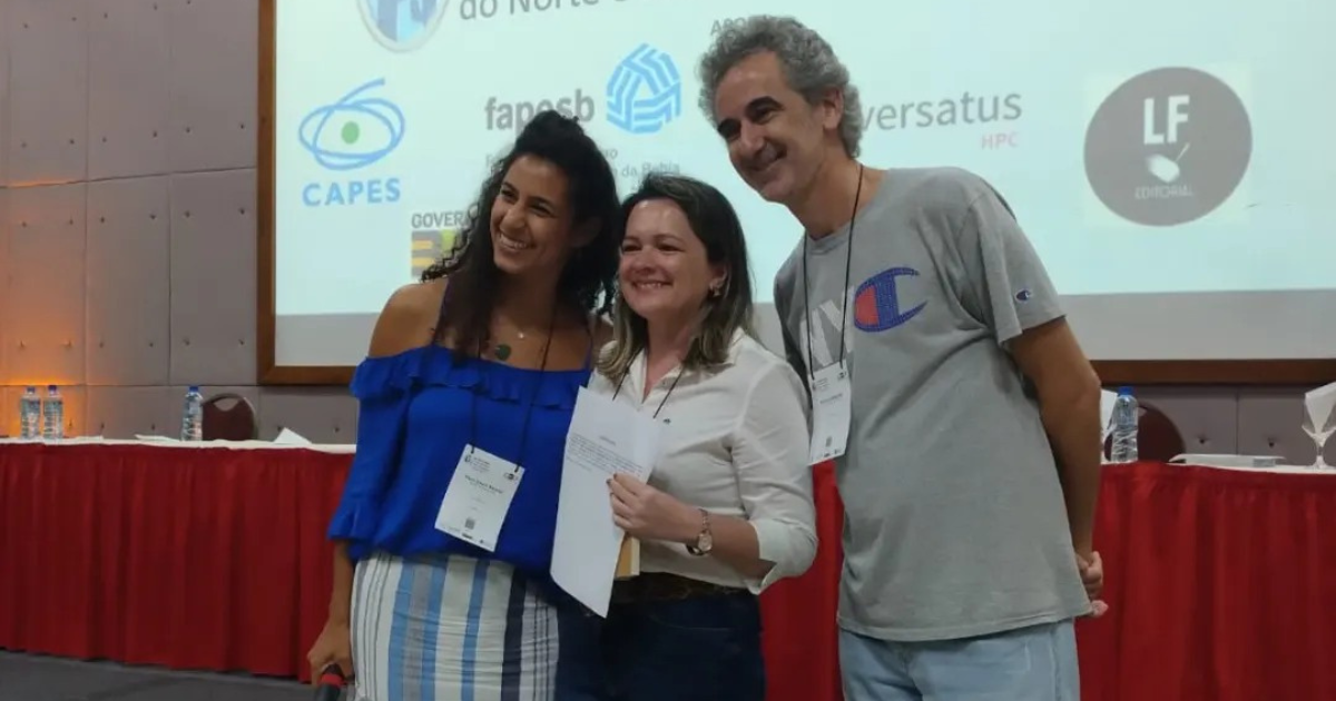 Professora da UFRB recebe menção honrosa em evento da Sociedade Brasileira de Física