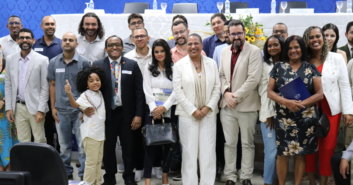 UFRB realiza cerimônia de posse para 50 novos(as) técnicos(as) administrativos(as) e professores(as)